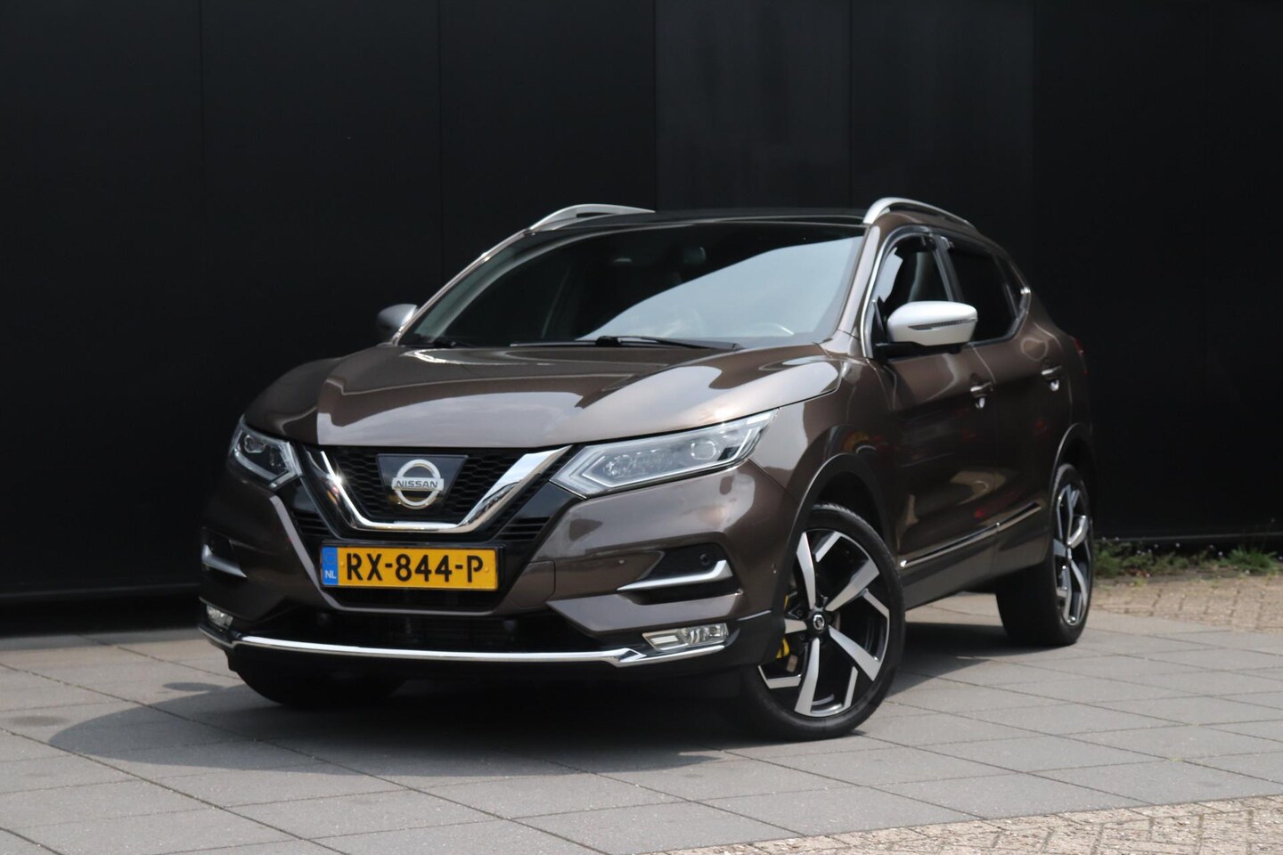 Nissan Qashqai - 1.2 Tekna + | AUT. | LEDER | MEMORY | STOELVERW. | PANO | BOSE | TREKHAAK | 360° CAMERA | - AutoWereld.nl