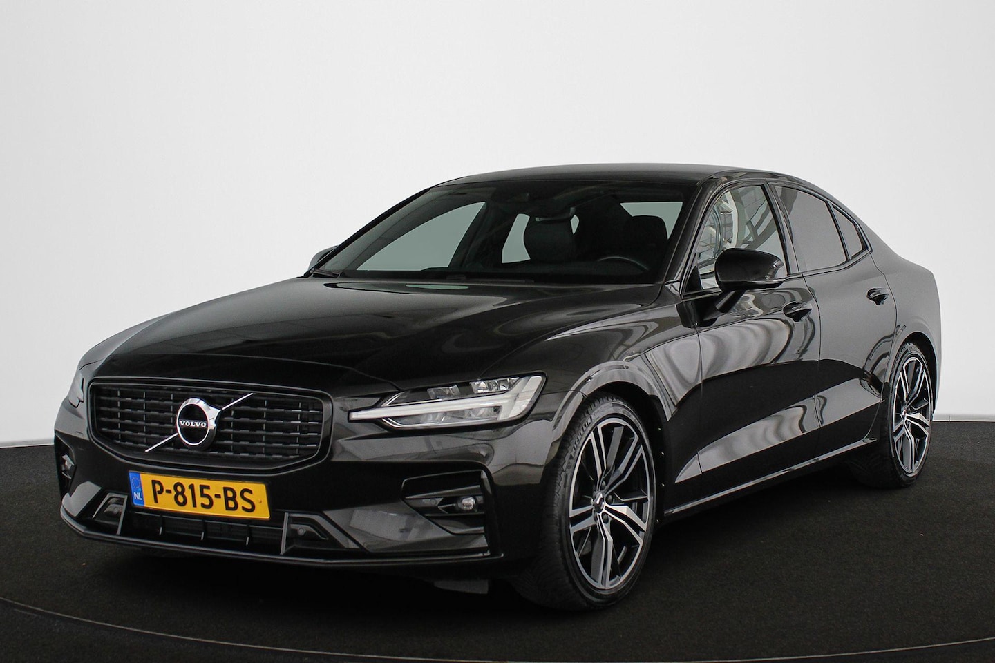 Volvo S60 - 2.0 B3 R-Design Bowers&Wilkins Leder Memory Camera Carplay 19" - AutoWereld.nl