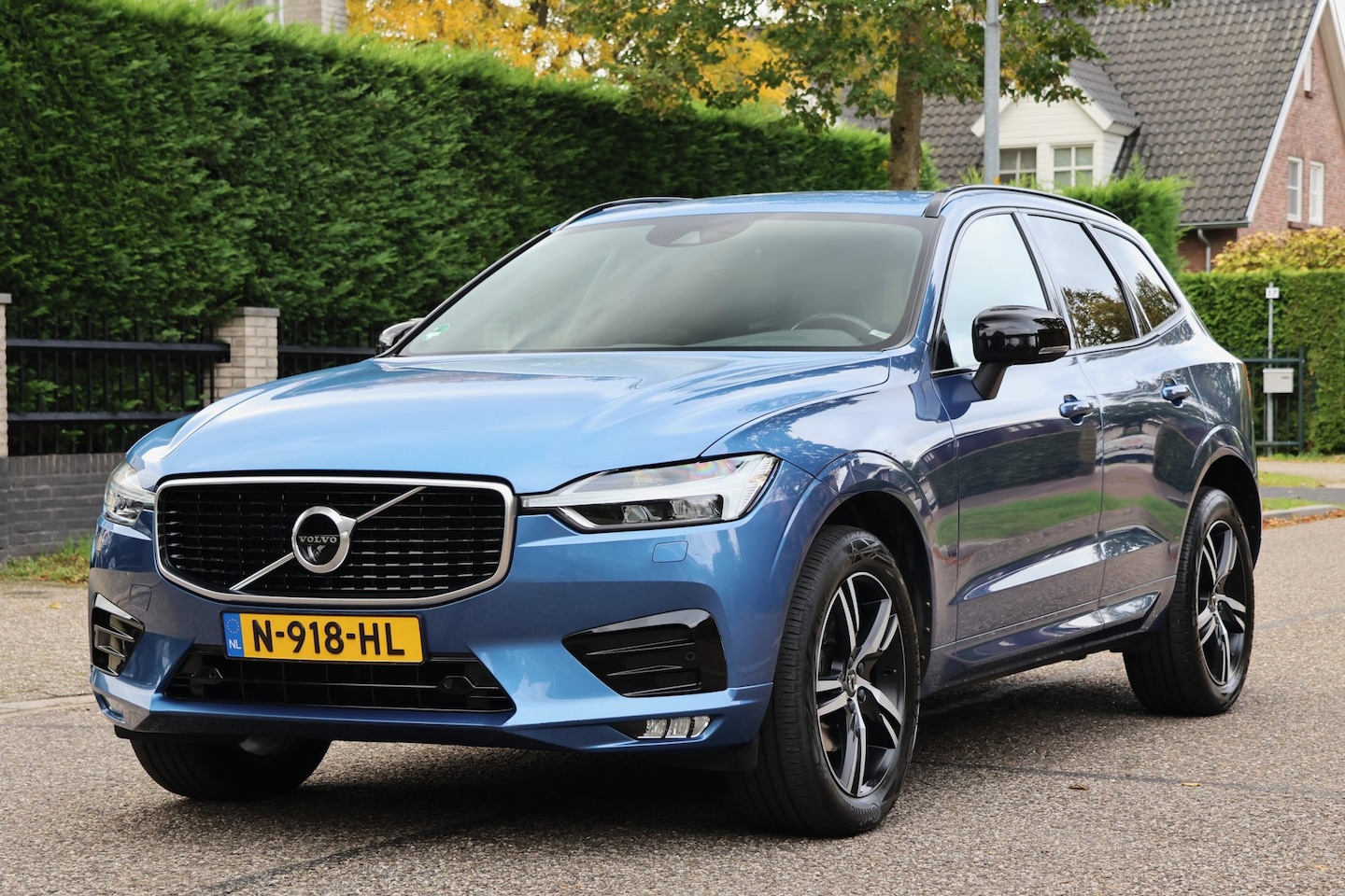 Volvo XC60 - 2.0 D4 R-Design | CARPLAY | HARMAN/KARDON | TREKHAAK | ZEER MOOIE DEALER ONDERHOUDEN AUTO - AutoWereld.nl
