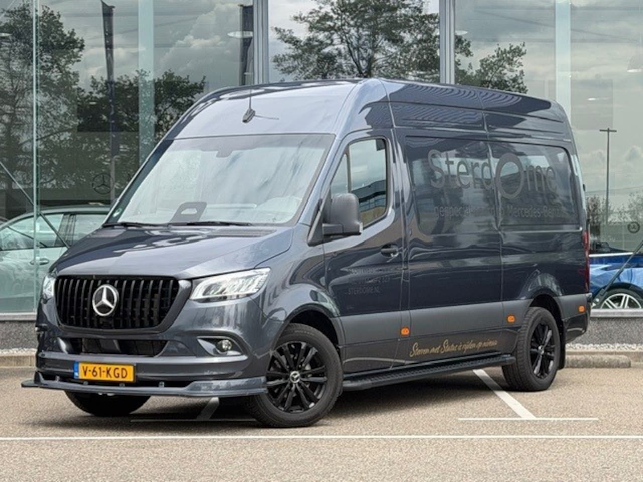 Mercedes-Benz Sprinter - 319 1.9 CDI L2 Night Edition l Distronic l LED High Performance l Geveerde best. stoel l M - AutoWereld.nl