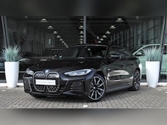 BMW i4 - eDrive35 High Executive M Sport / Achteruitrijcamera / Parking Assistant / Stoelverwarming