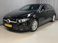 Mercedes-Benz A-klasse - 180 Advantage 17"/Sfeerverlichting/LED/Climate/Stoelverwarming/Apple Carplay & Android Aut