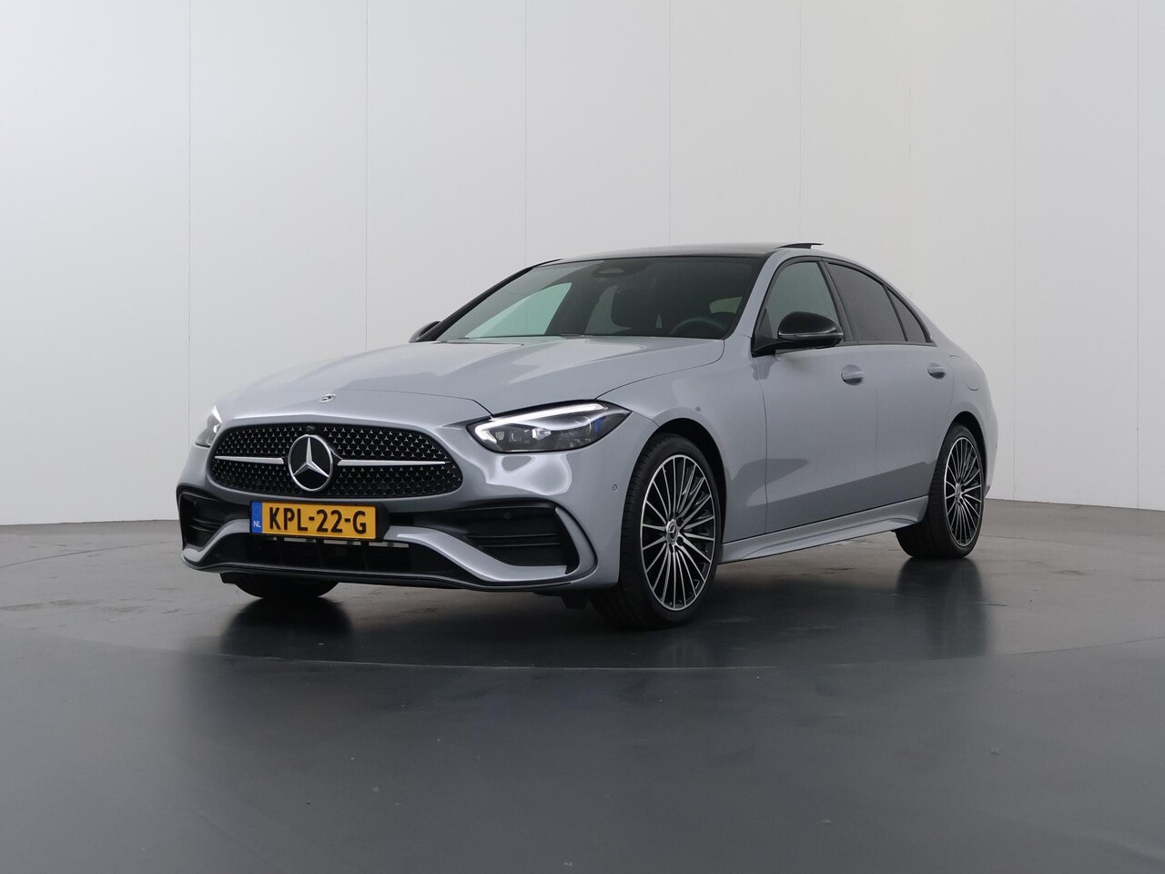 Mercedes-Benz C-klasse - 300 e Business Solution AMG | Trekhaak | Panoramadak | Burmerster | Night | Multispaaks wi - AutoWereld.nl