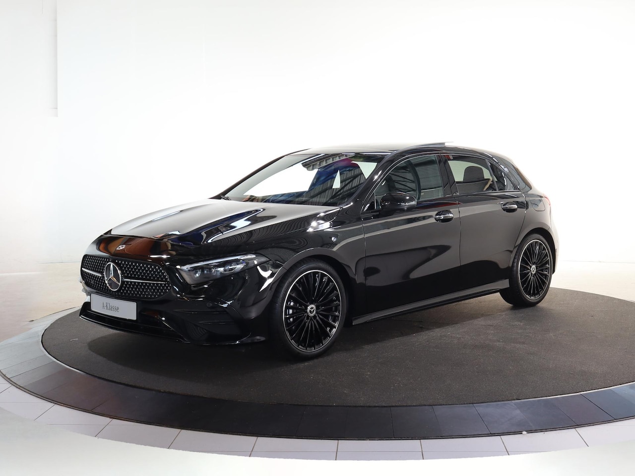 Mercedes-Benz A-klasse - 180 Business Solution AMG | Night | Panoramadak | Multispaaks lichtmetalen velgen | Memory - AutoWereld.nl