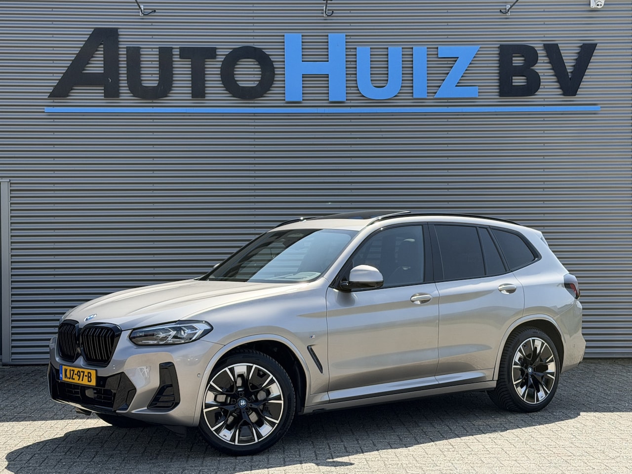 BMW iX3 - High Executive 80 kWh SOH 100% M Sport Panoramadak Trekhaak Leder Harman-Kardon 20 inch 36 - AutoWereld.nl