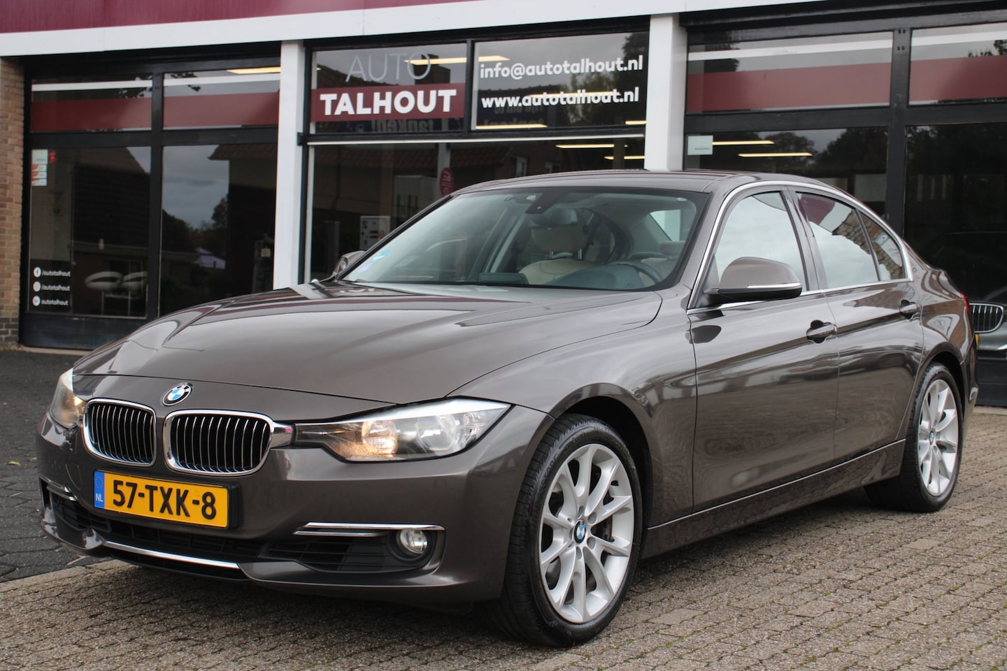 BMW 3-serie - 328i High Executive - AUTOMAAT, NAVIGATIE, CRUISE CONTROL, 245PK, SPORTSTOELEN - AutoWereld.nl