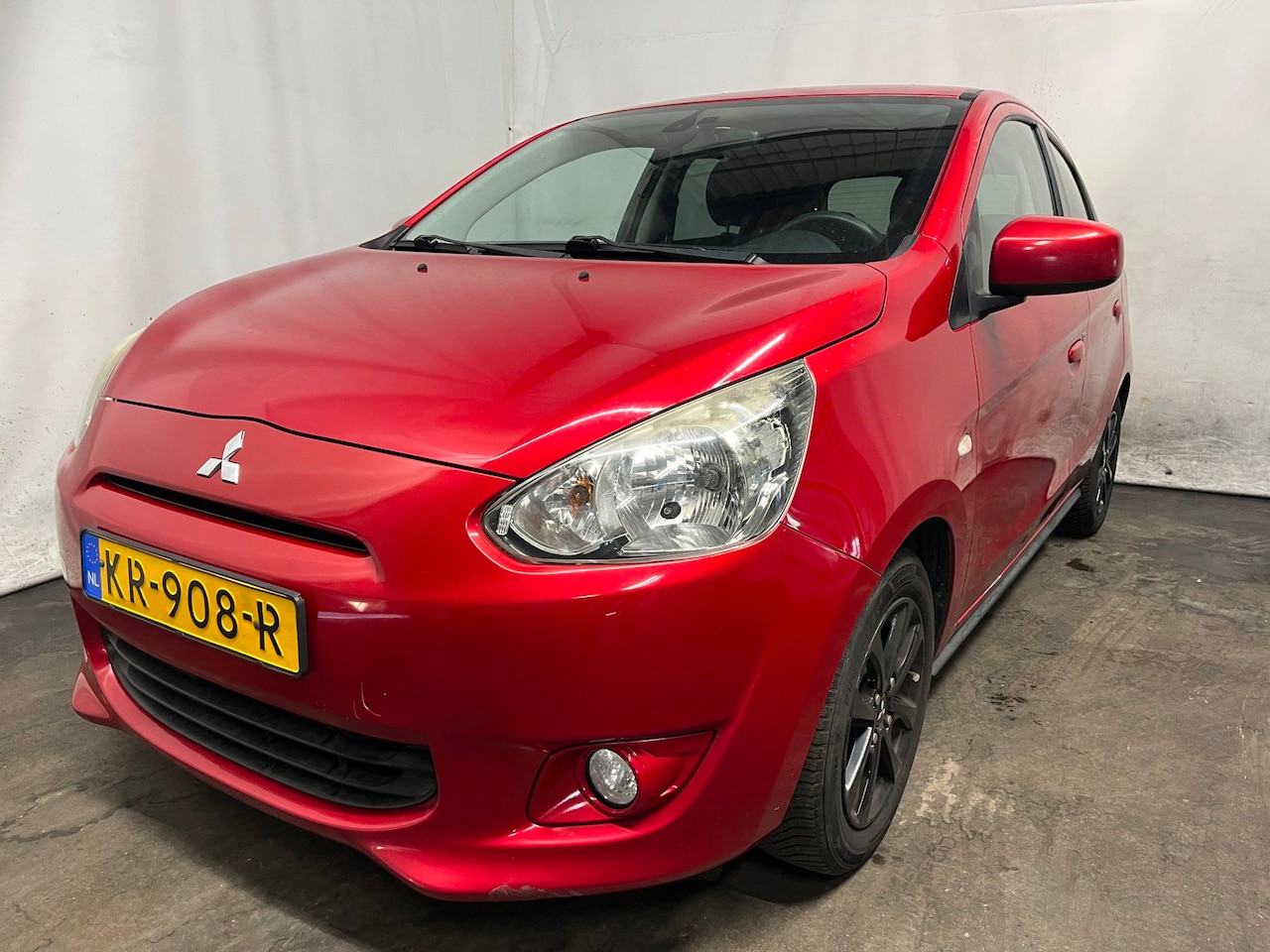 Mitsubishi Space Star - 1.2 Life Schadeauto auto start en rijd rechts achter schade - AutoWereld.nl