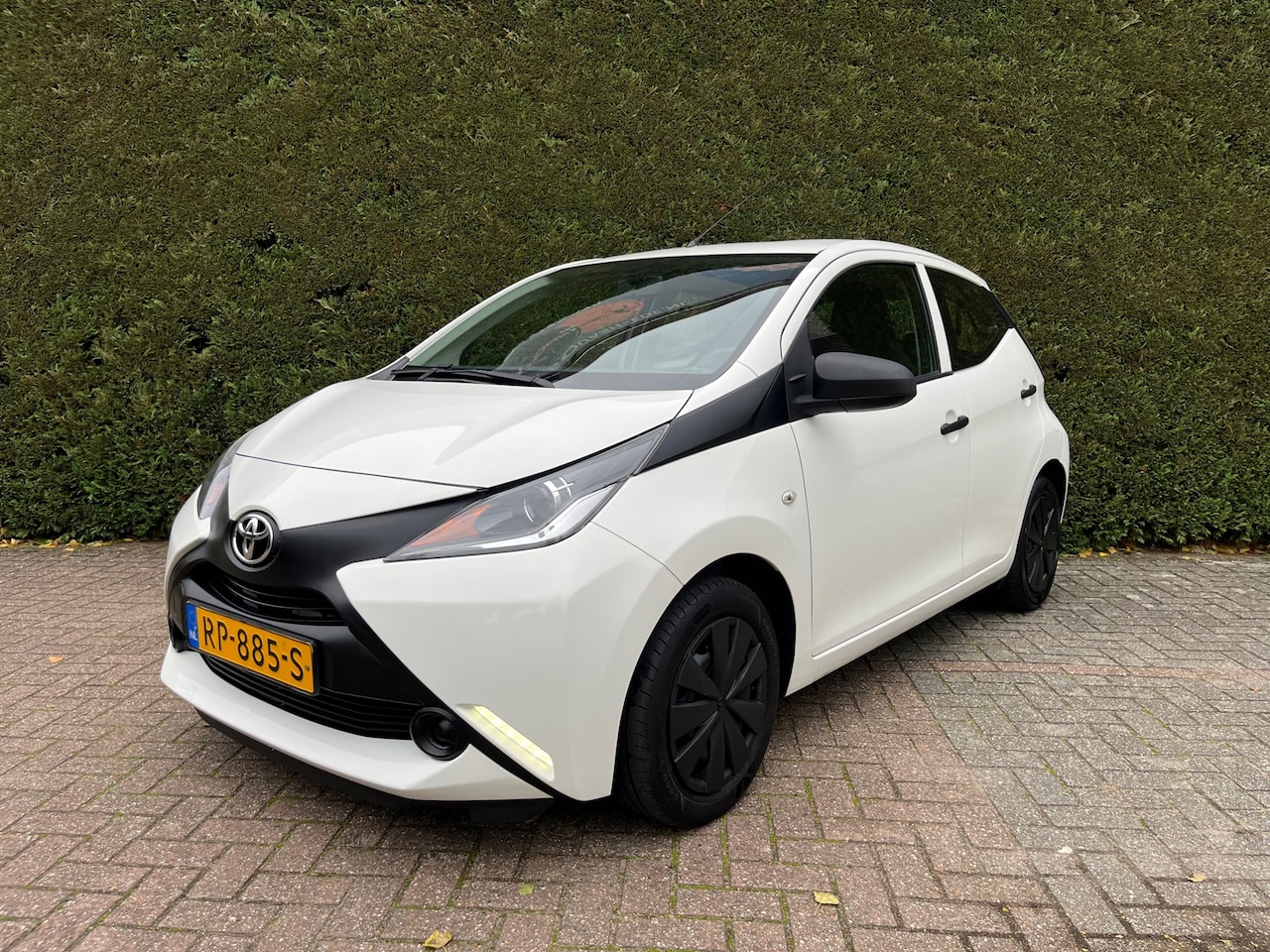 Toyota Aygo - 1.0 VVT-i x-fun 1.0 VVT-i x-fun, Airco, Led, 5-drs, Eerste eigenaar ! - AutoWereld.nl