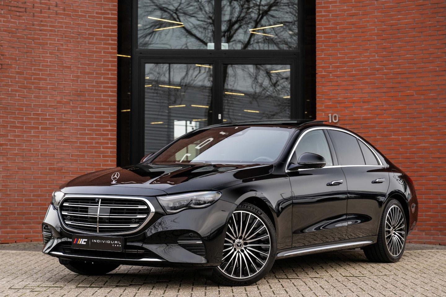 Mercedes-Benz E-klasse - 300 e 4MATIC Exclusive Line Luchtvering FULL PPF - AutoWereld.nl