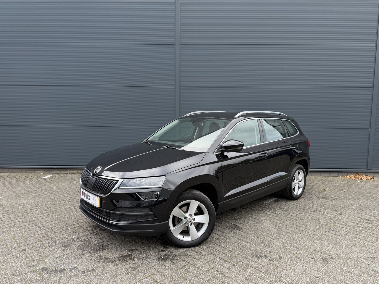 Skoda Karoq - 150pk Business Edition (Trekhaak - LED - Camera - Keyless start - Navigatie - Automatische - AutoWereld.nl