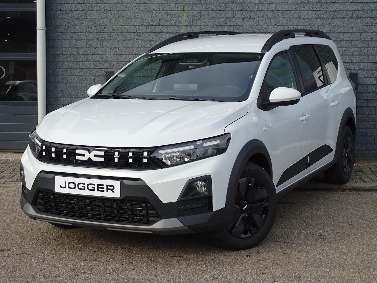 Dacia Jogger - 1.8 hybrid 155 expression 7p. APPLE CARPLAY & ANDROID AUTO / AIRCO / WITTE LAK / 7-ZITS - AutoWereld.nl