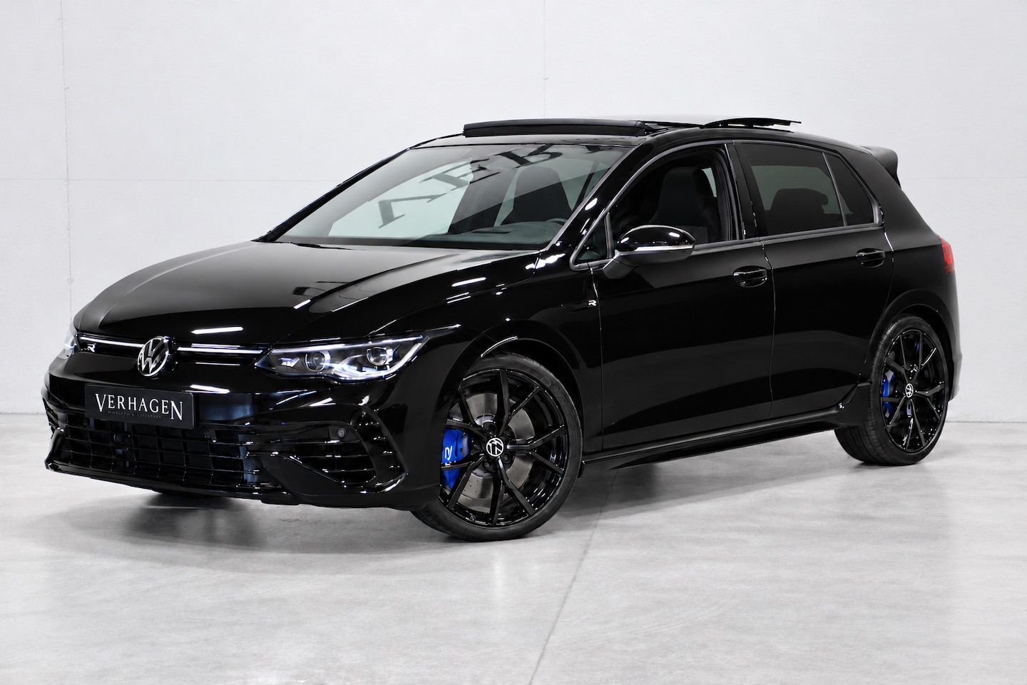 Volkswagen Golf - 8 R Performance Pack Akrapovic 2.0 TSI 320k Harman Kardon - AutoWereld.nl