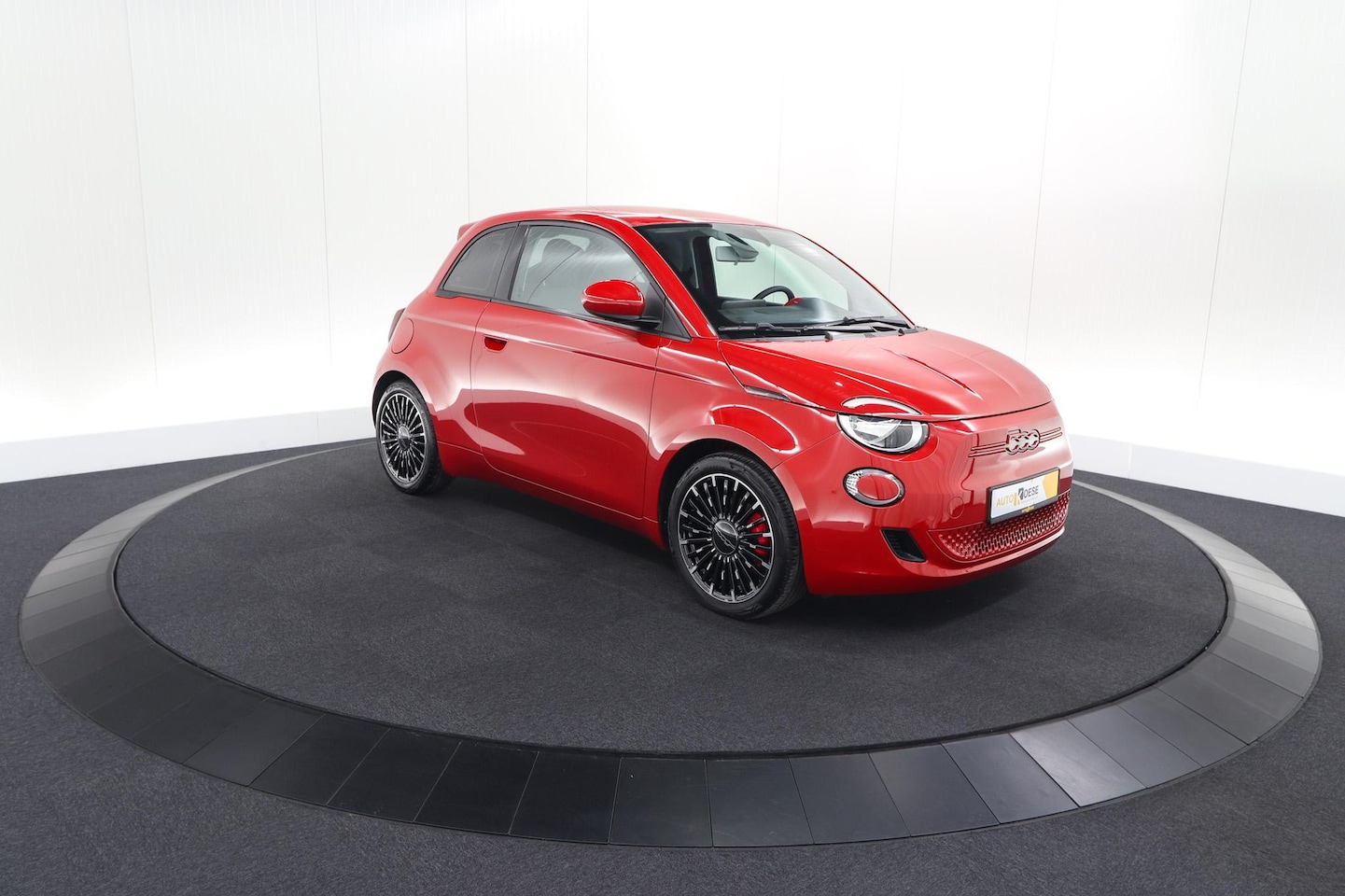 Fiat 500 - Icon 42 kWh | Camera | 17" velgen | Keyless | Navigatie | Apple Carplay - AutoWereld.nl