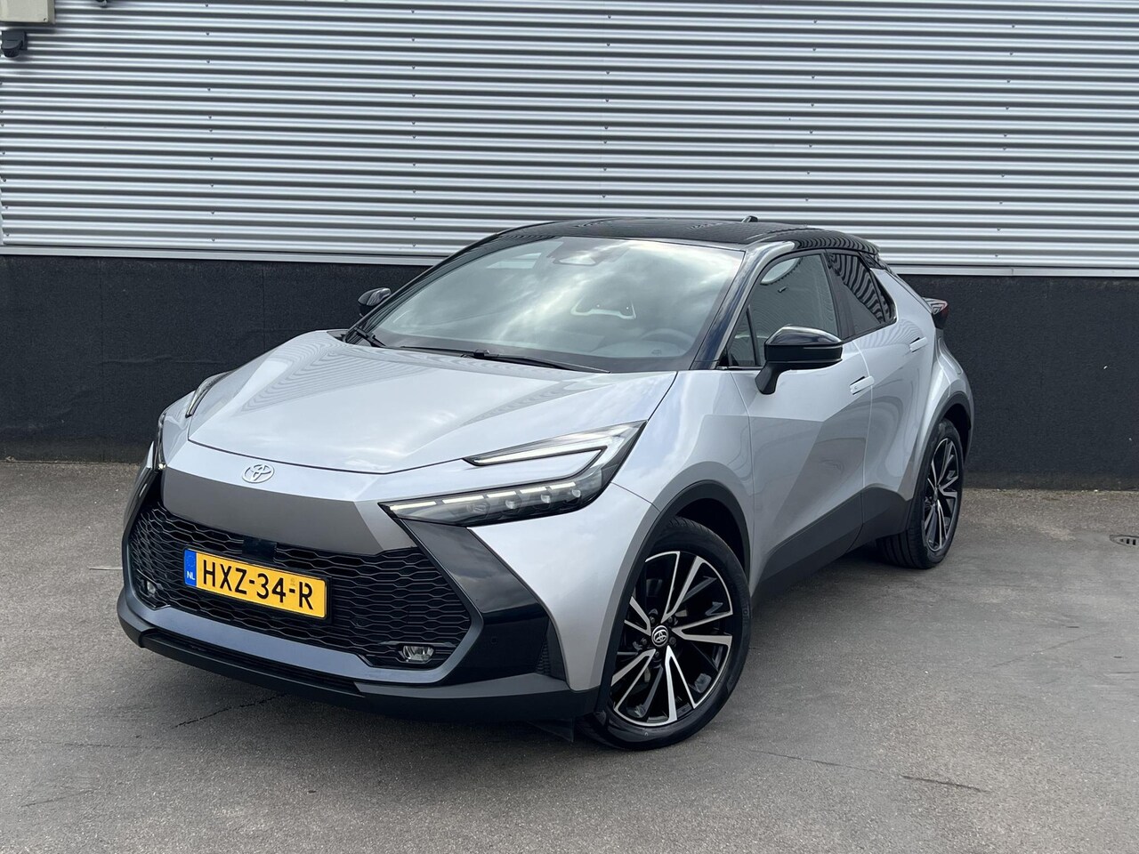 Toyota C-HR - 2.0 Plug-in Hybrid 220PK Executive Aut. Full options! AppleCarPlay/AndroidAuto, 19"LM. Bi- - AutoWereld.nl