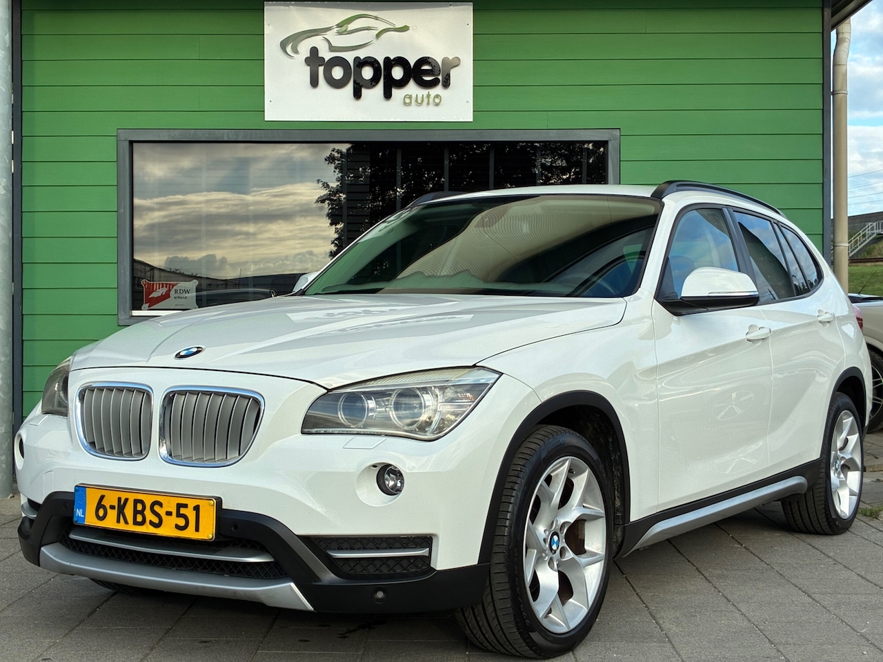 BMW X1 - XDrive20i Upgrade Edition|D-ketting v.v.|Automaat|Navigatie|CruiseControl|Climatronic|PDC| - AutoWereld.nl