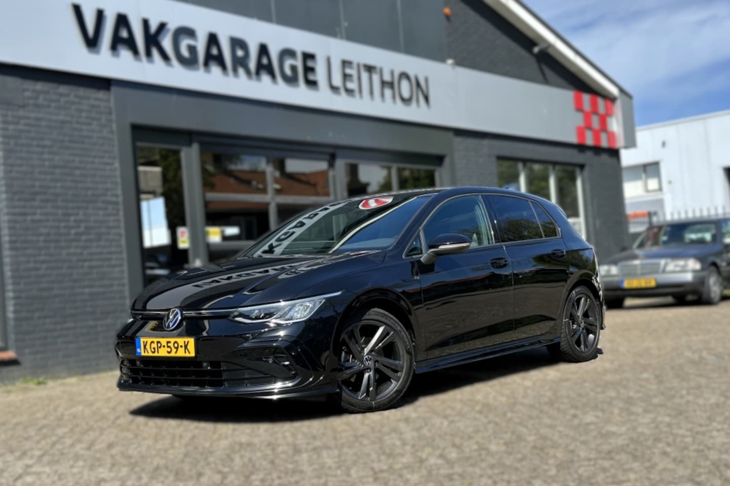Volkswagen Golf - 1.5 eTSI R-Line Bns - AutoWereld.nl