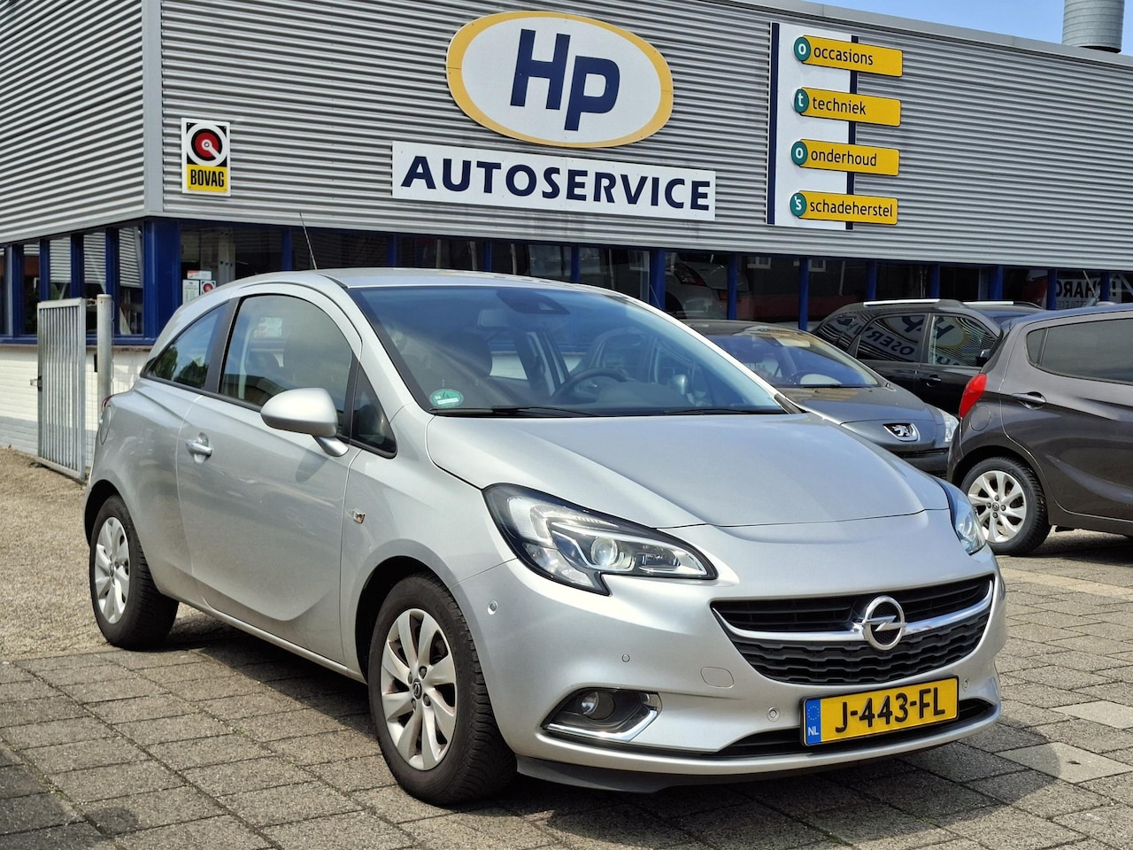 Opel Corsa - 1.4 Color Edition 100% onderhouden Automaat CruiseControl PDC v+a Stoel en Stuurverwarming - AutoWereld.nl