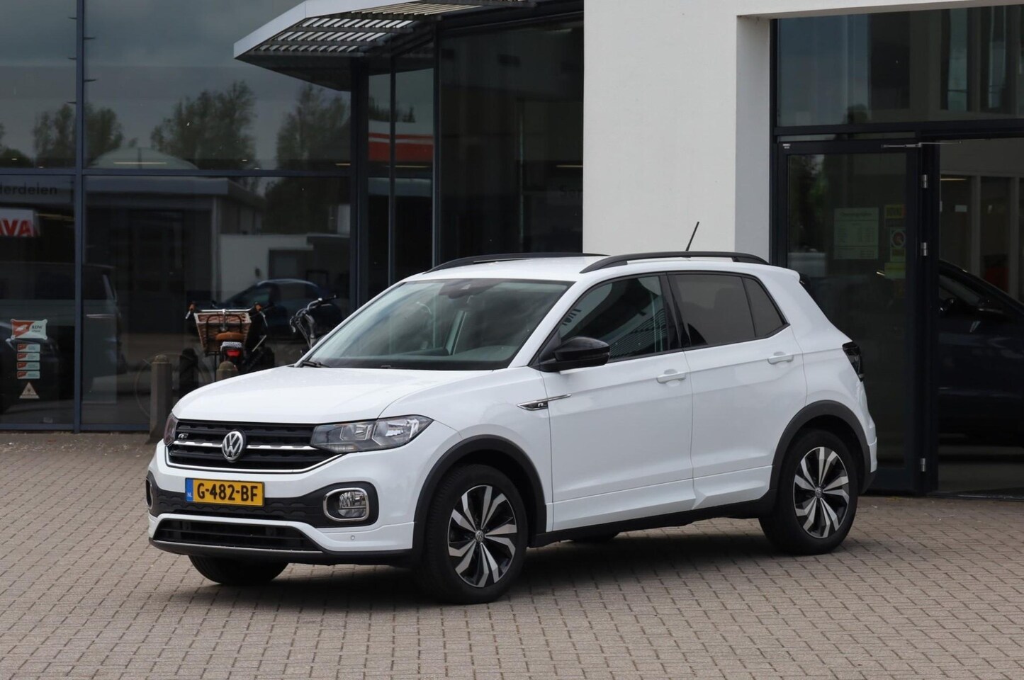 Volkswagen T-Cross - 1.0 TSI R-Line 1.0 TSI R-Line 95PK / 70kW, Adaptieve cruise control (ACC), navigatie, 2-zone climatronic, - AutoWereld.nl
