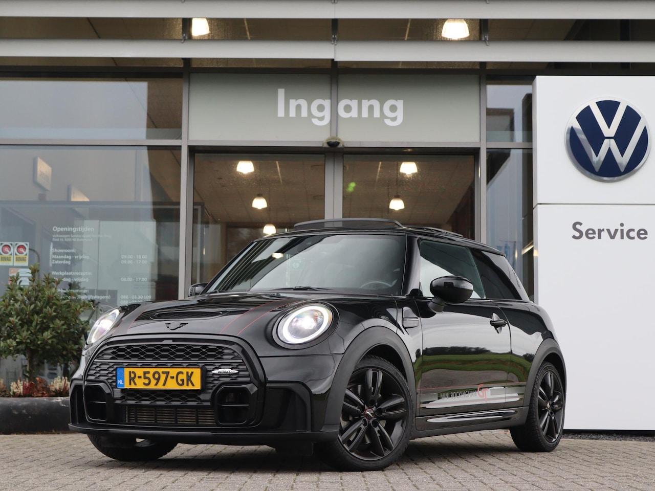 MINI 3-Deurs - 2.0 178 pk Cooper S Rockingham GT Edition | Panorama dak | Camera | H&K | Leder | LED | St - AutoWereld.nl