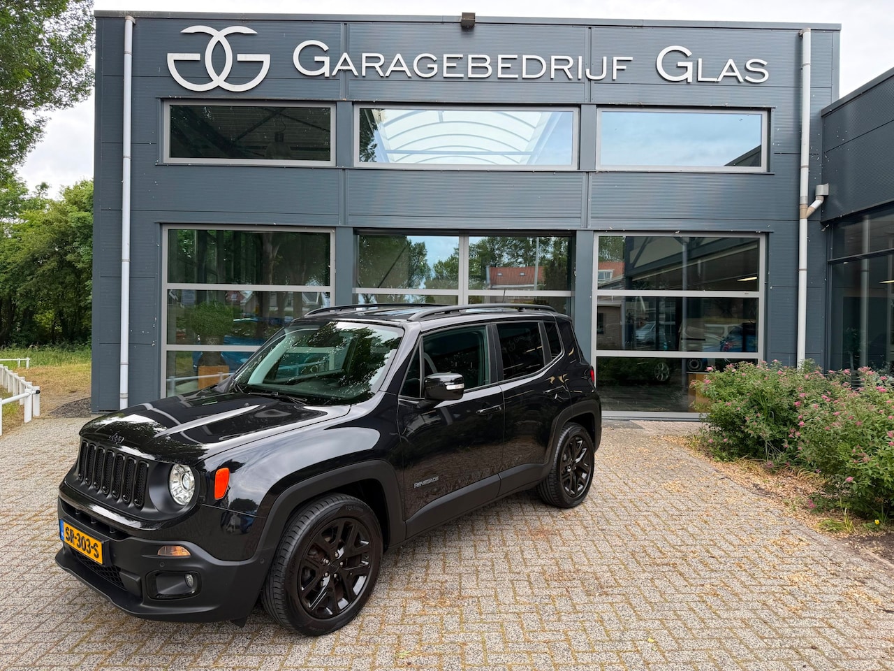 Jeep Renegade - 1.4 MultiAir Night Eagle II Limited 1.4 MultiAir Night Eagle II Limited 140 pk - AutoWereld.nl