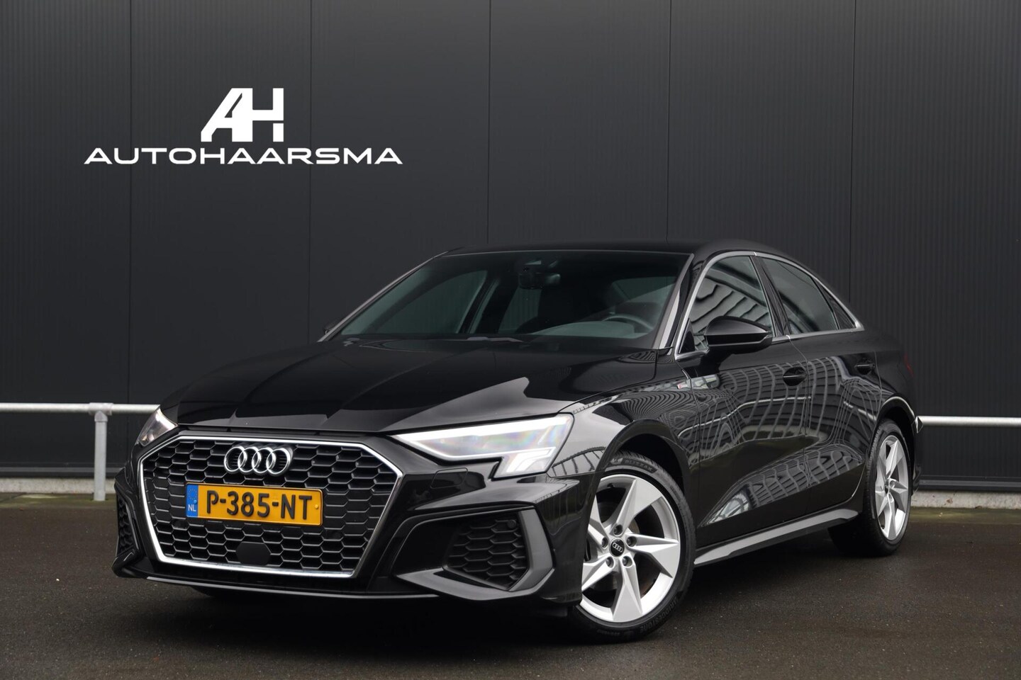 Audi A3 Limousine - 30 TFSI 110pk S-Edition Leer Stoelverwarming Sfeerverlichting Sportstoelen LED CarPlay ACC - AutoWereld.nl