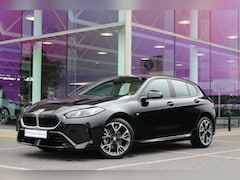BMW 1-serie - 120 M Sport Automaat / Sportstoelen / Comfort Access / Achteruitrijcamera / Adaptieve LED