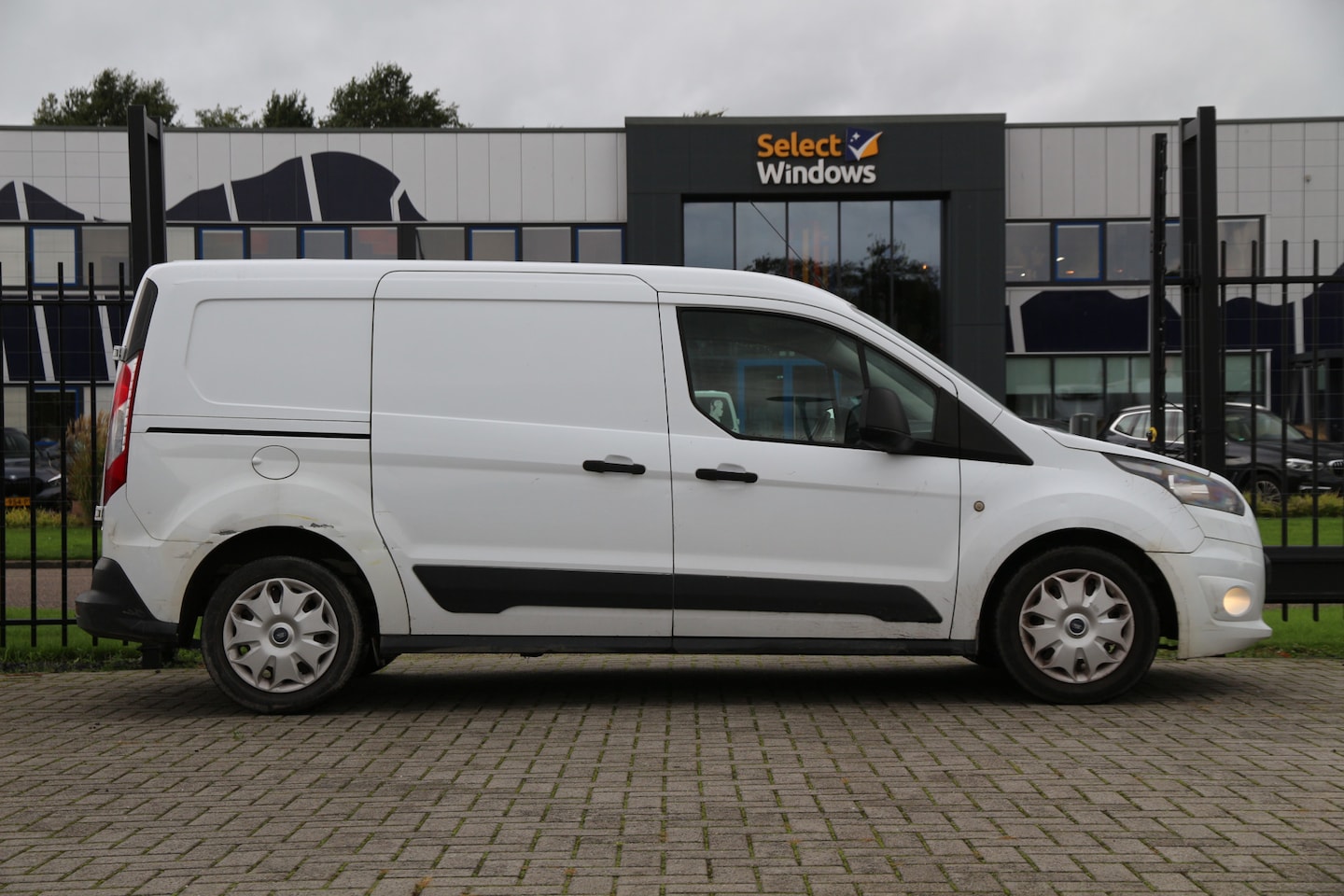 Ford Transit Connect - 1.6 TDCI 95PK / L2H1 / 132.000KM / APK 05-2027 / AIRCO.. - AutoWereld.nl