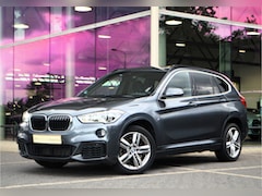 BMW X1 - sDrive20i M Sport Automaat / Sportstoelen / Achteruitrijcamera / Comfort Access / Head-Up