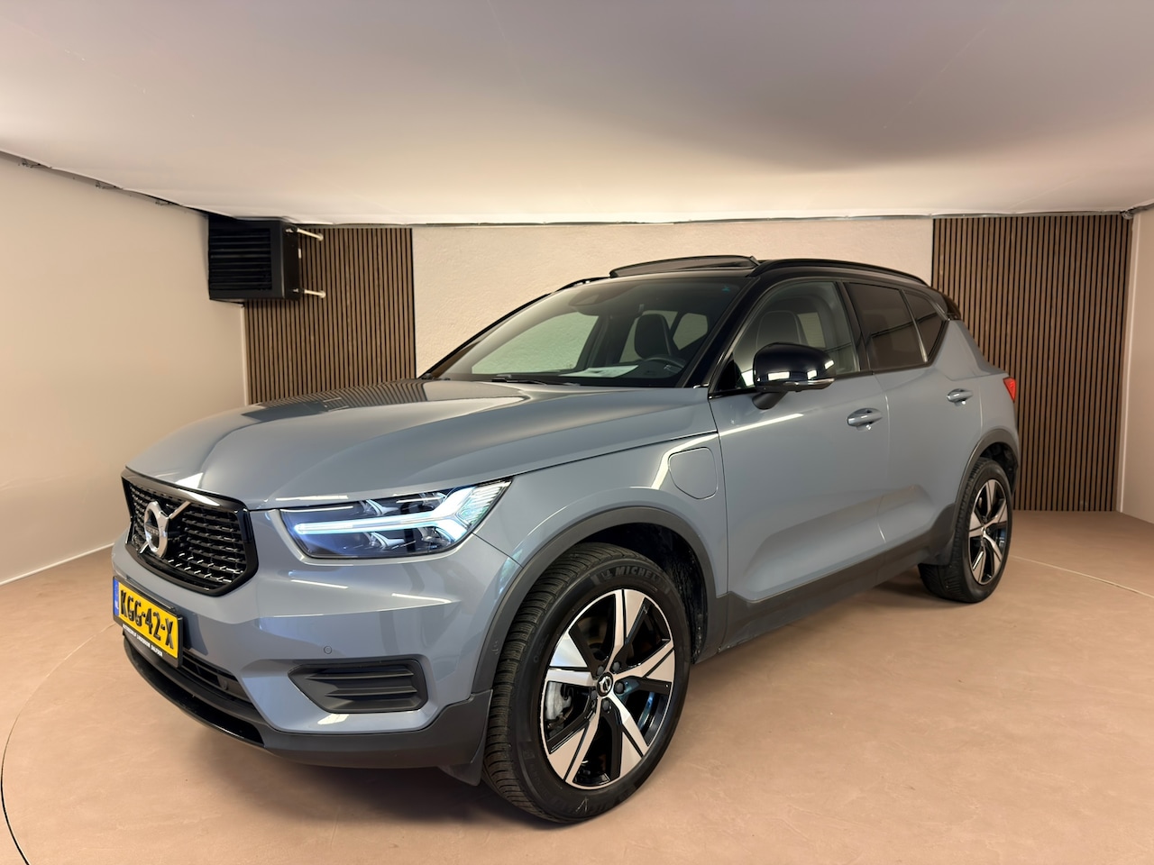 Volvo XC40 - 1.5 T4 Recharge R-Design 1.5 T4 Recharge R-Design, Pano, 360 camera, - AutoWereld.nl