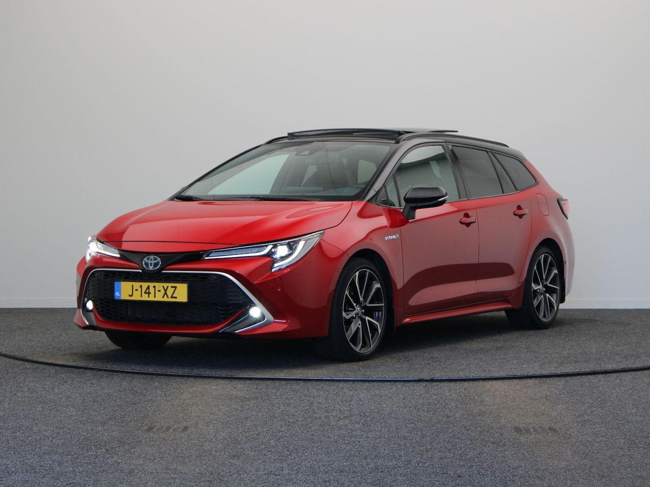 Toyota Corolla Touring Sports - 2.0 Hybrid Executive | Elektrische achterklep | Trekhaak | Stoelverwarming | Schuif/kantel - AutoWereld.nl