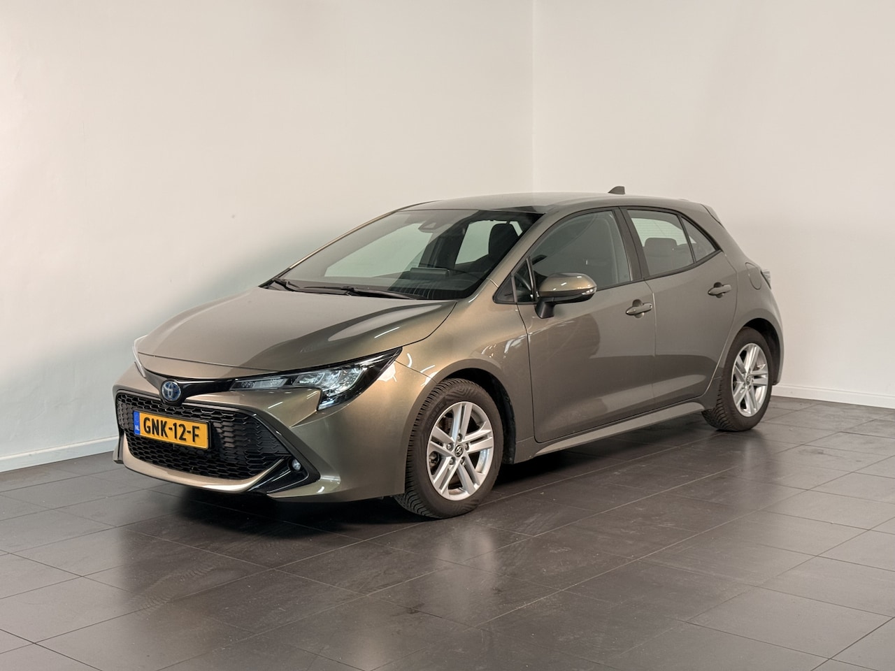 Toyota Corolla - 1.8 Hybrid Active | Apple Carplay | Achteruitrijcamera | Trekhaak | All-Season banden | - AutoWereld.nl