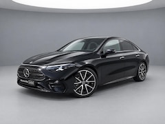 Mercedes-Benz CLA-Klasse - 180 Business Solution AMG | Night Pakket | Trekhaak | Panoramadak | DISTRONIC Afstandsassi
