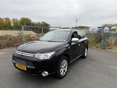 Mitsubishi Outlander - 2.0 PHEV Instyle+ NETTE AUTO RIJDT EN SCHAKELT GOED