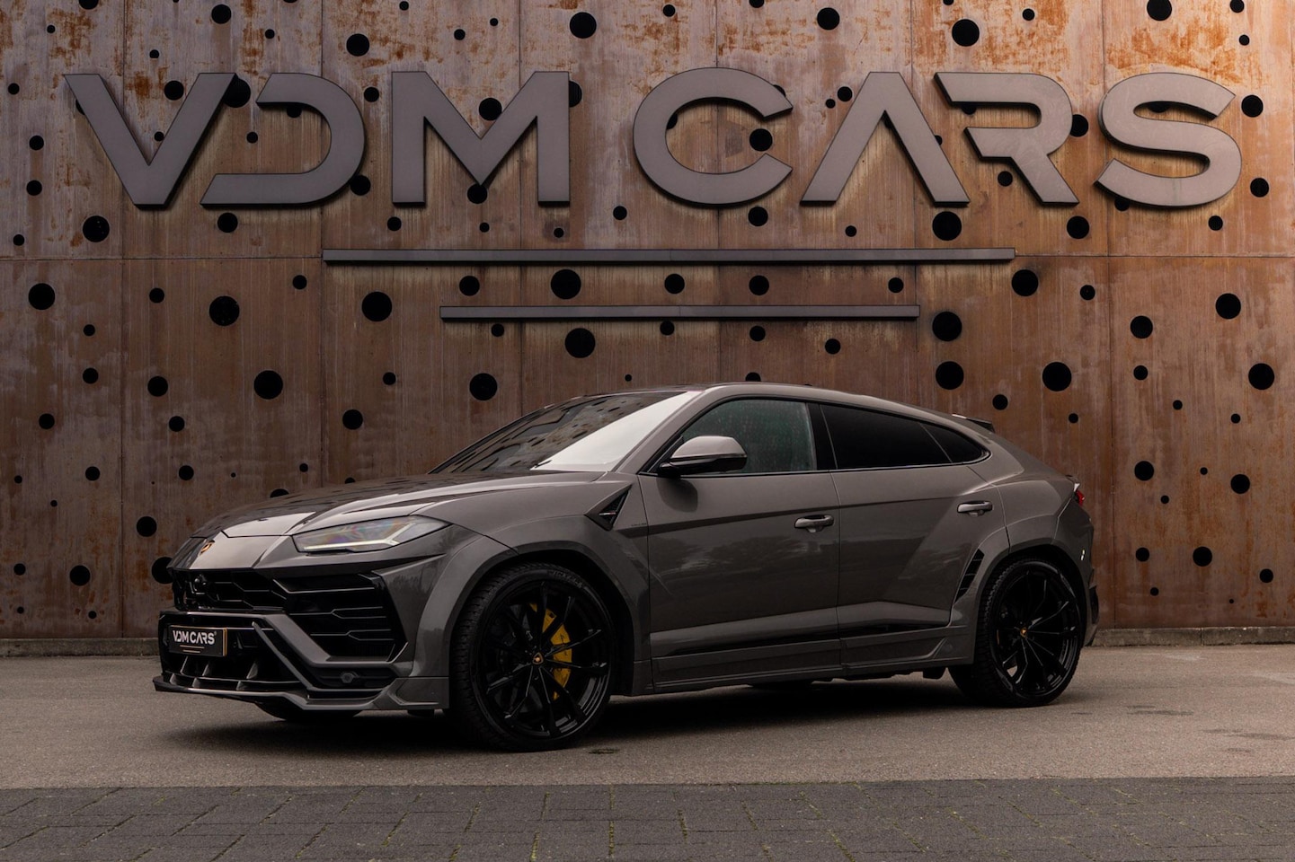 Lamborghini Urus - 4.0 V8 Graphite Capsule | Novitec Esteso | Widebody | Carbon | B&O | HUD | - AutoWereld.nl