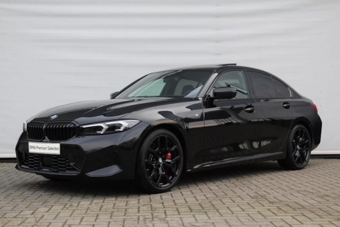 BMW 3-serie - 330i xDrive M Sport Automaat / Schuif-kanteldak / M Sportstoelen / Comfort Access / M Adap - AutoWereld.nl