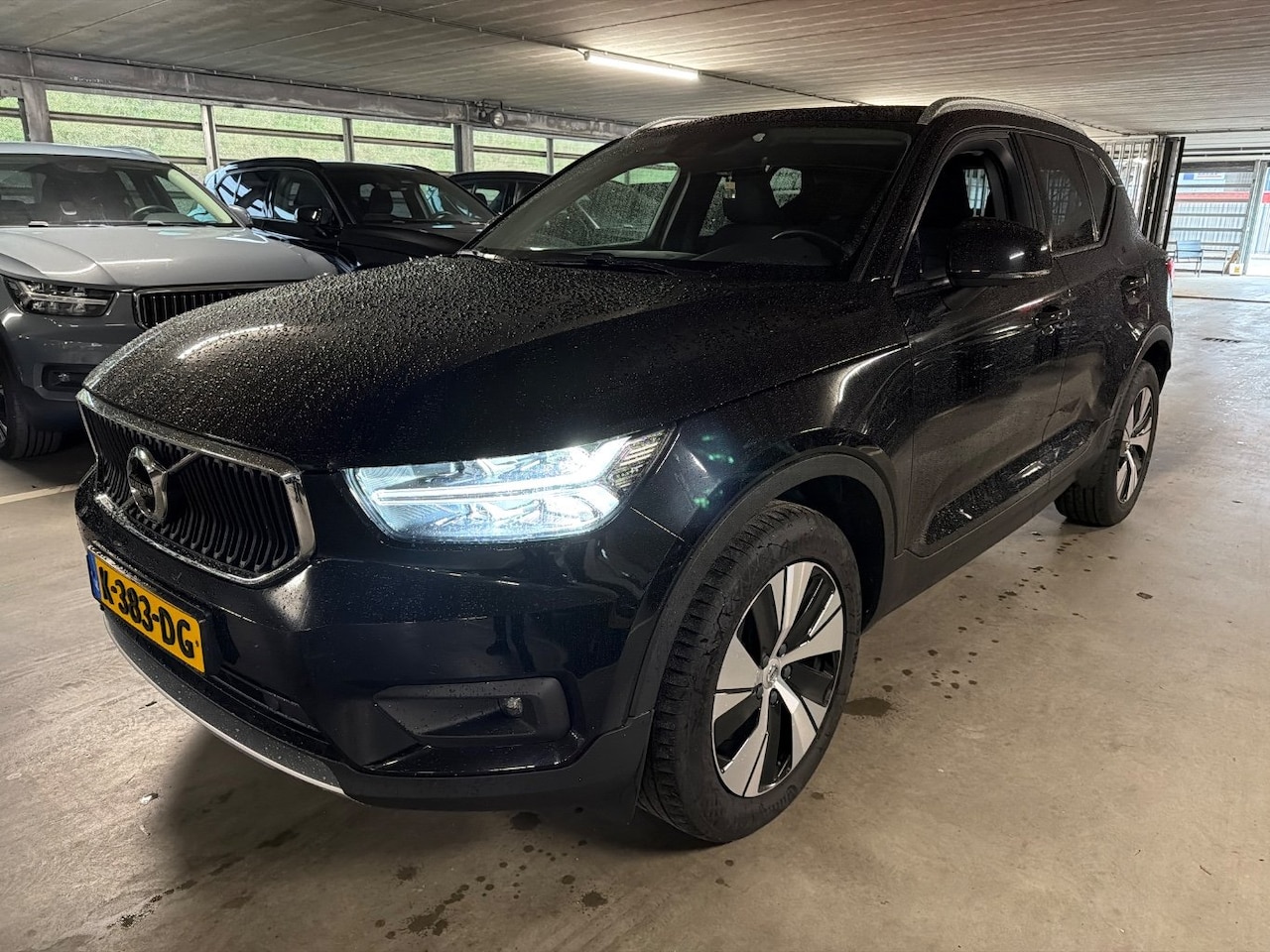 Volvo XC40 - B4 197PK Business Pro | Panoramadak | 360° | HK audio | Trekhaak 2.100 kg | Camera - AutoWereld.nl