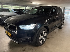 Volvo XC40 - B4 197PK Business Pro | Panoramadak | 360° | HK audio | Trekhaak 2.100 kg | Camera