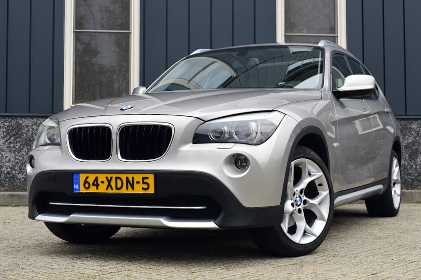 BMW X1 - sDrive20i Rijklaarprijs-Garantie Navigatie Sport Interieur Schuifdak Trekhaak Airco - AutoWereld.nl