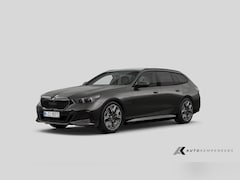 BMW 5-serie Touring - 530 530e xDrive M Sport Pro | Panorama | Alcantara Hemel | Driving Ass. Prof. | 360 Camera