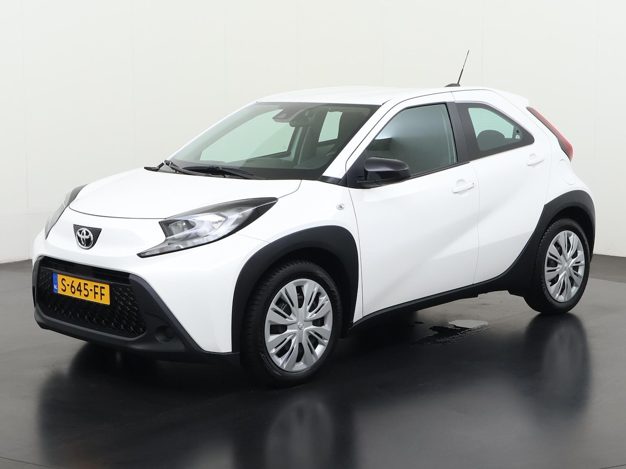 Toyota Aygo X - 1.0 VVT-i MT Play | All-in 273,- Private Lease | Direct uit voorraad - AutoWereld.nl