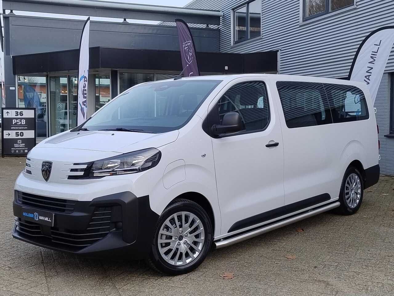 Peugeot e-Expert - Combi L3 75kWh 136pk | 8 jaar garantie | 2,9% financial lease | 9-persoons | Achterdeuren - AutoWereld.nl