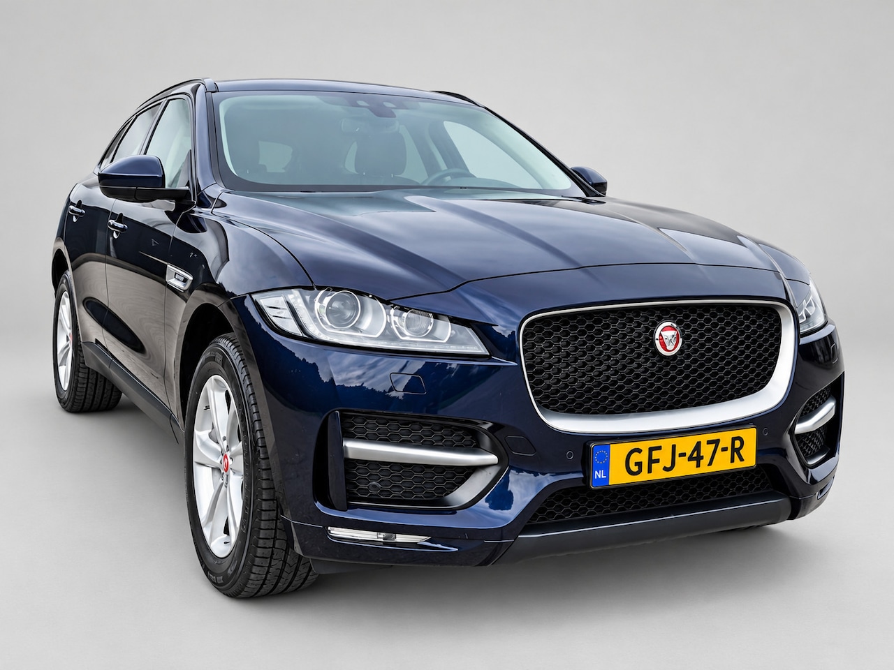 Jaguar F-Pace - 2.0d AWD R-Sport - Panoramadak - Navigatie - Camera - Cruise - Stoelverwarming - AutoWereld.nl