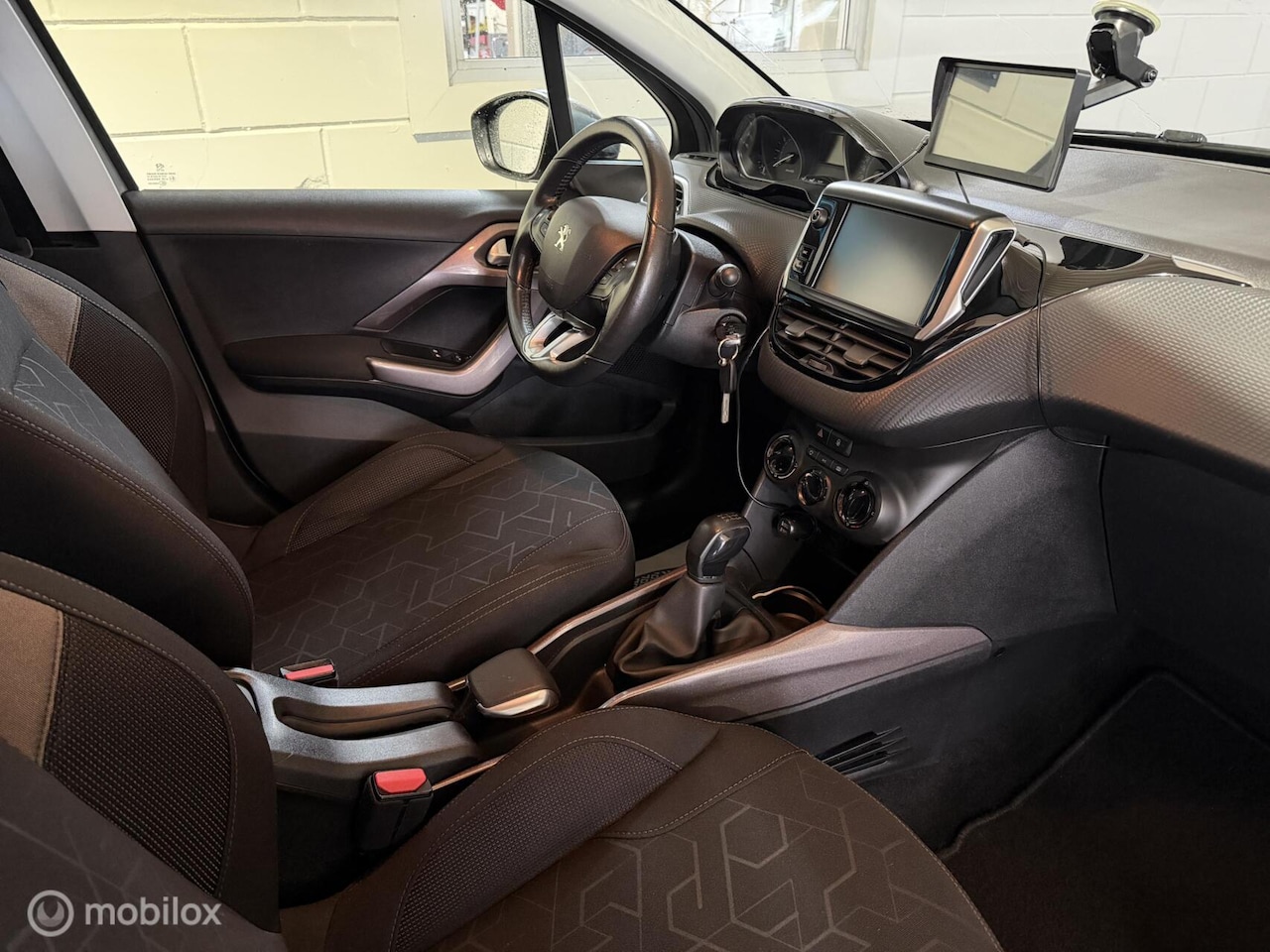 Peugeot 2008 - 1.2 PureTech Style Apk - Airco - Achteruitrijcamera - Cruise