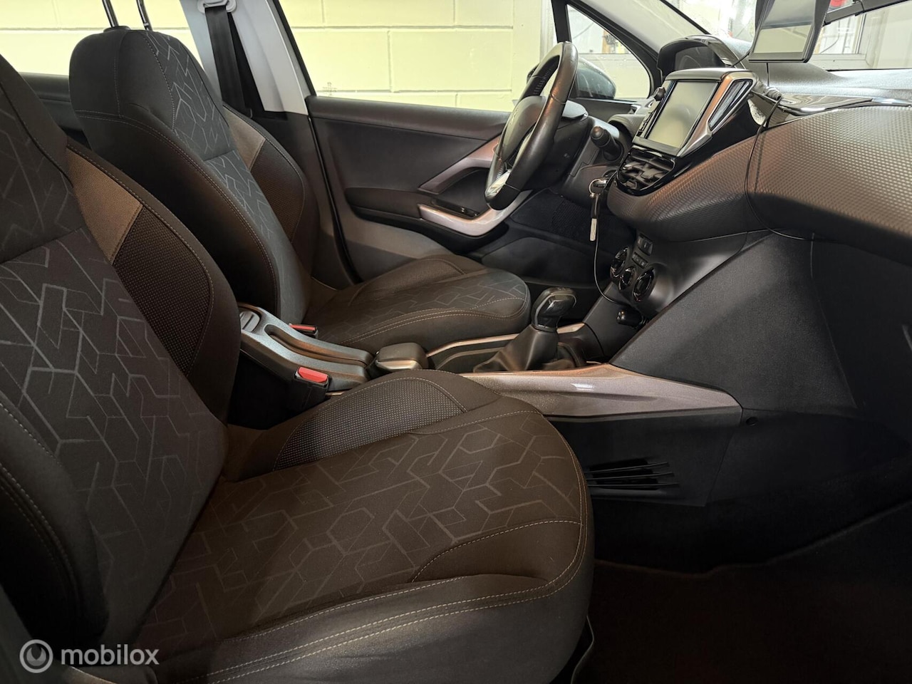 Peugeot 2008 - 1.2 PureTech Style Apk - Airco - Achteruitrijcamera - Cruise