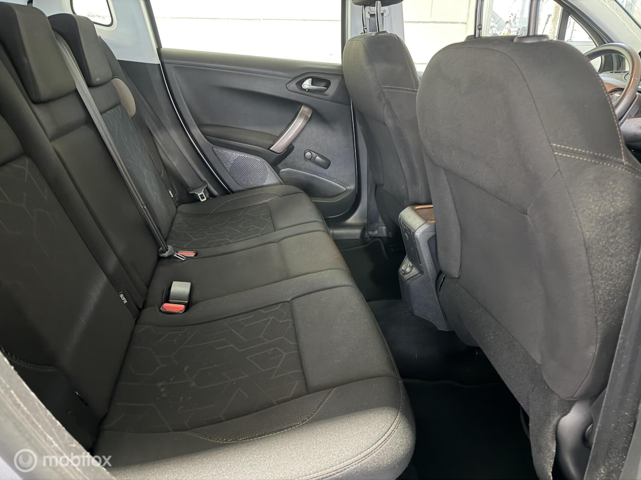 Peugeot 2008 - 1.2 PureTech Style Apk - Airco - Achteruitrijcamera - Cruise