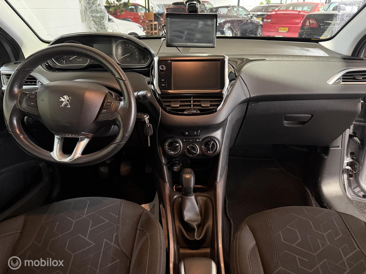 Peugeot 2008 - 1.2 PureTech Style Apk - Airco - Achteruitrijcamera - Cruise