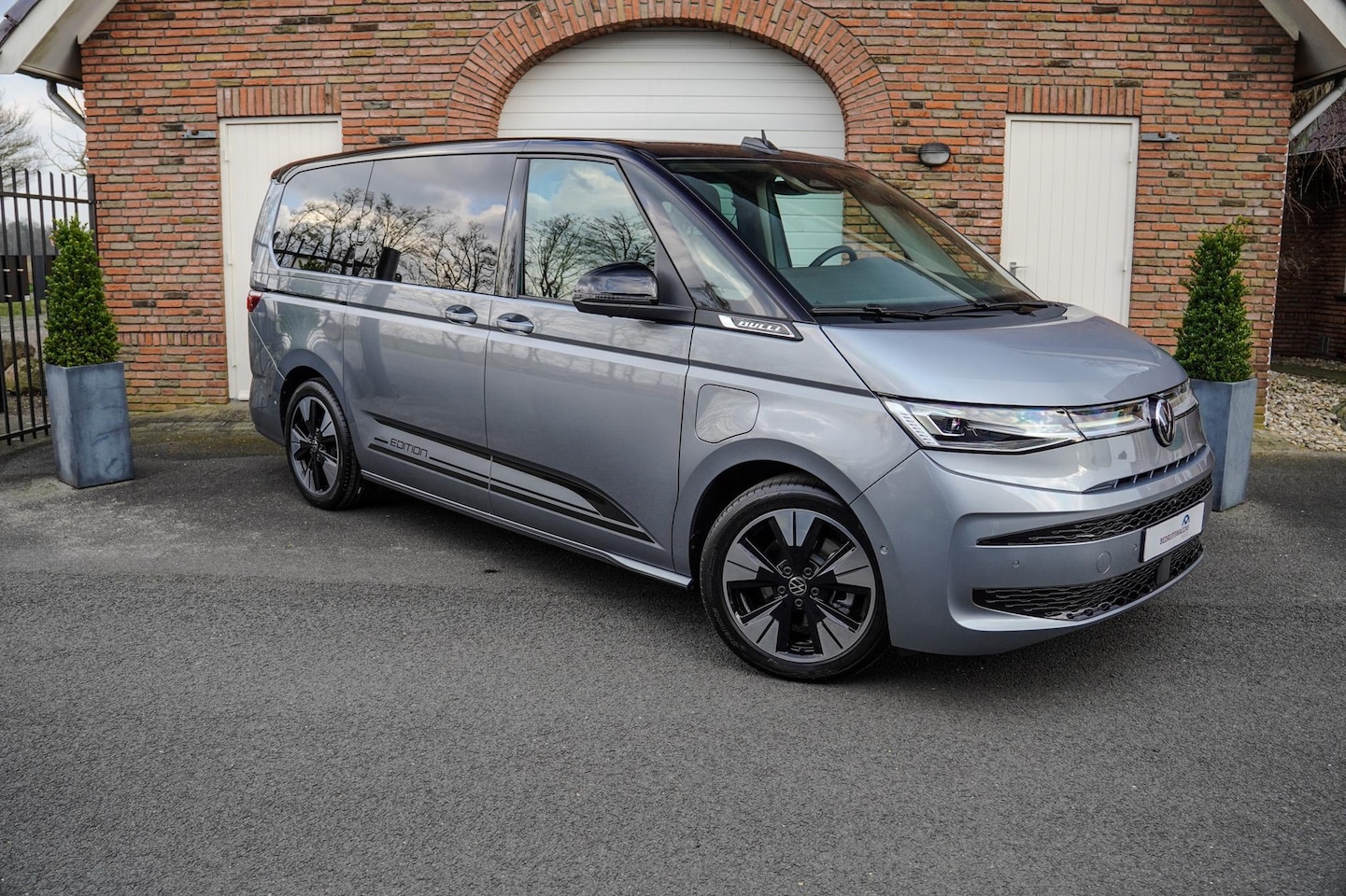 Volkswagen Multivan - 1.5 eHybrid 245pk L2 EDITION 4Motion Leder Trekhaak Area view 19'' Lichtmetalen velgen - AutoWereld.nl