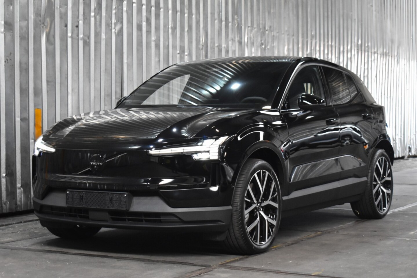 Volvo EX30 - P8 428pk AWD Ultra Black Edition Europa 20'' - AutoWereld.nl