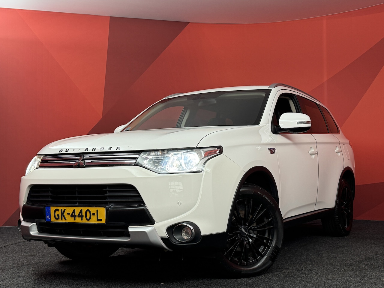 Mitsubishi Outlander - 2.0 PHEV Business Edition X-Line | Nieuw Binnen | Climate Control | Trekhaak | - AutoWereld.nl