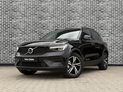 Volvo XC40 - 2.0 B4 Plus Dark | Trekhaak | Panoramadak | Harman Kardon Audio | Achteruitrijcamera | Par